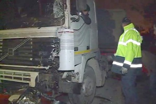 Un TIR s-a răsturnat la ieşire din Lazu: şoferul, în stare de ebrietate